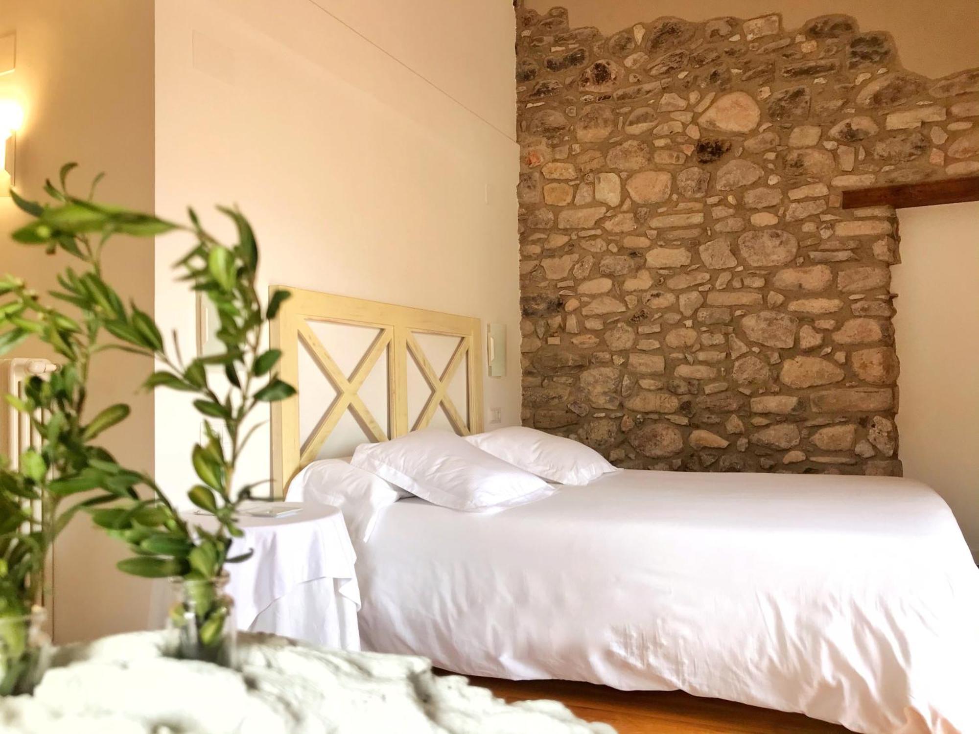 El Castell De La Pobla De Lillet (Adults Only) Villa Ngoại thất bức ảnh