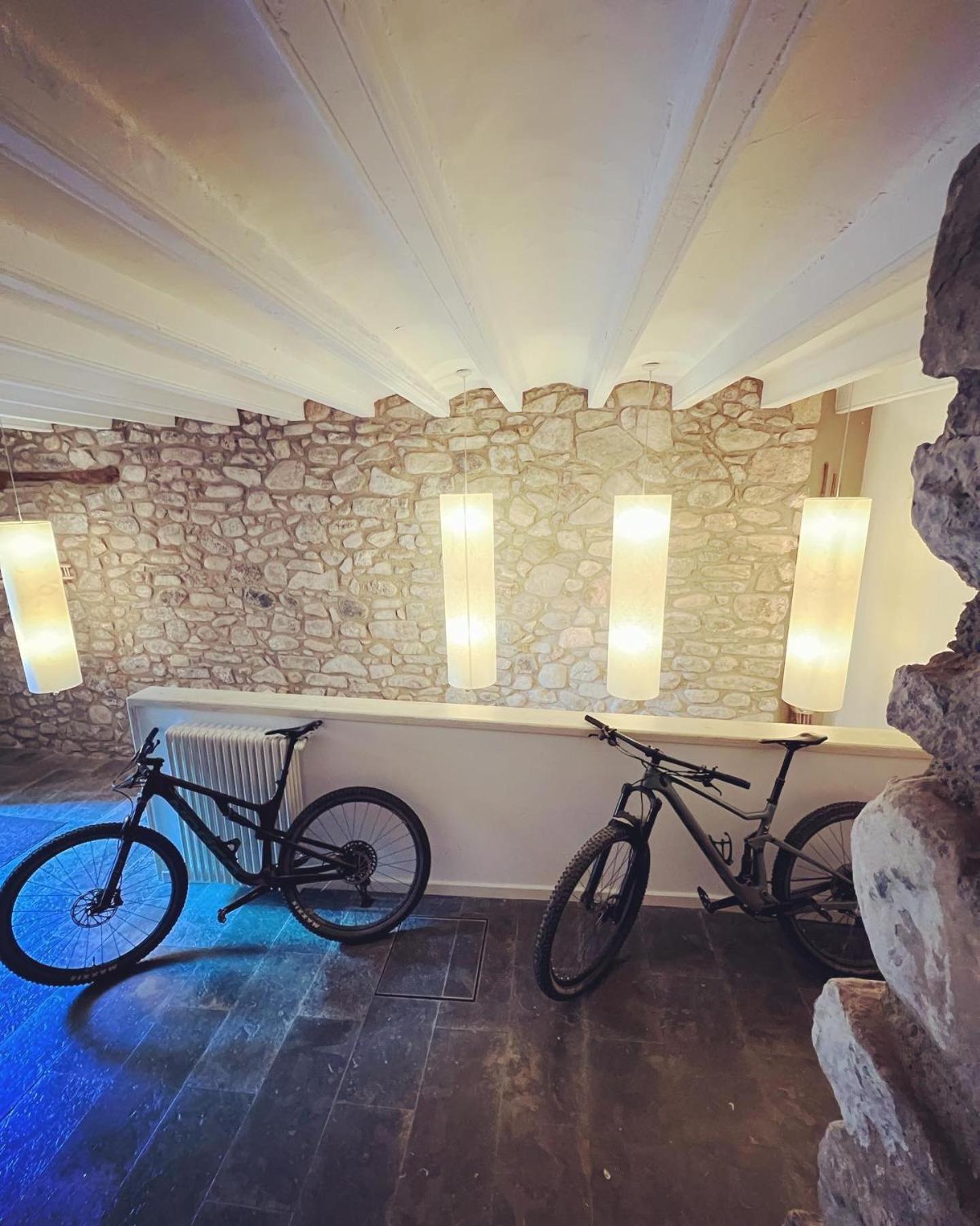 El Castell De La Pobla De Lillet (Adults Only) Villa Ngoại thất bức ảnh