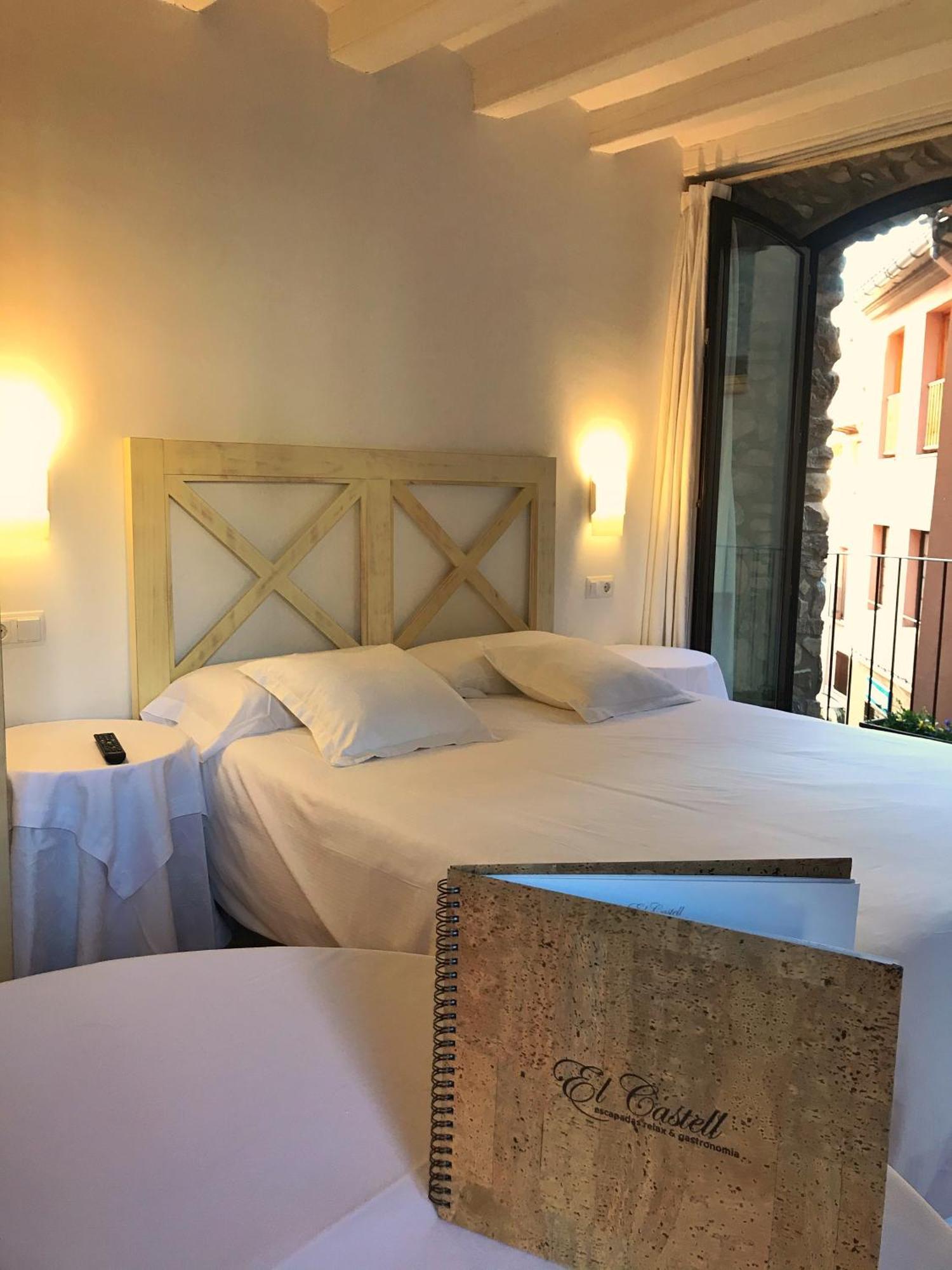 El Castell De La Pobla De Lillet (Adults Only) Villa Ngoại thất bức ảnh