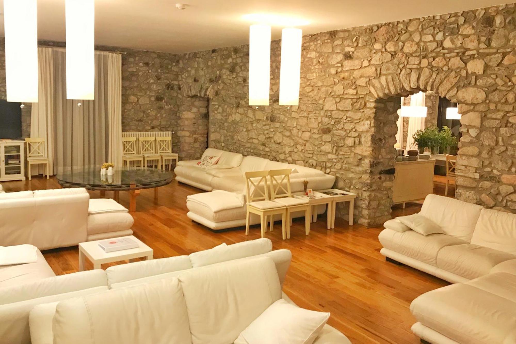 El Castell De La Pobla De Lillet (Adults Only) Villa Ngoại thất bức ảnh
