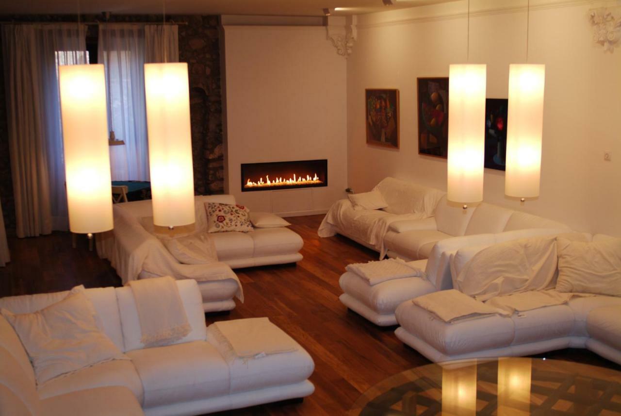 El Castell De La Pobla De Lillet (Adults Only) Villa Ngoại thất bức ảnh